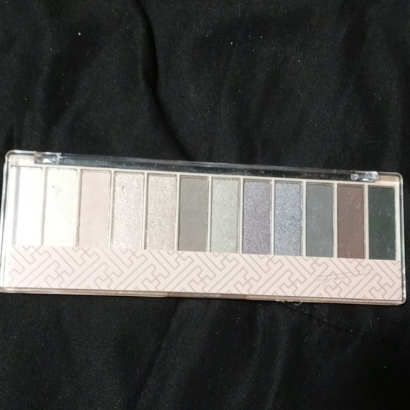 4 Nude pallets - Picture 8 of 10